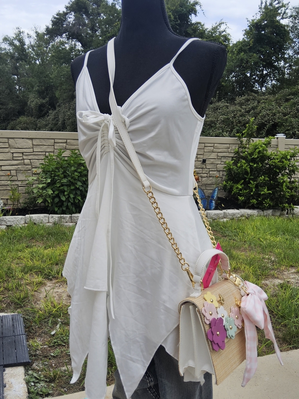 Betsey Johnson Beige Straw Satchel with Pink Bow & Floral Appliqués - Picture 5 of 6